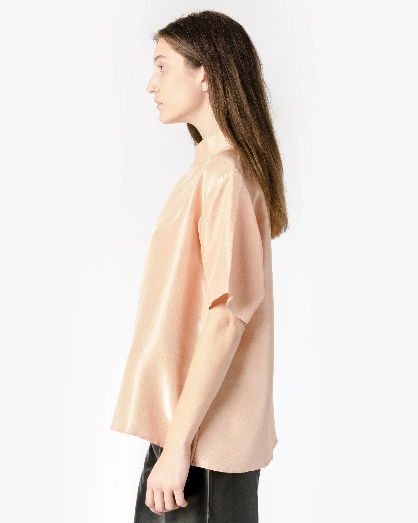 Amber Short Sleeve Silk Mockneck Top in Peach