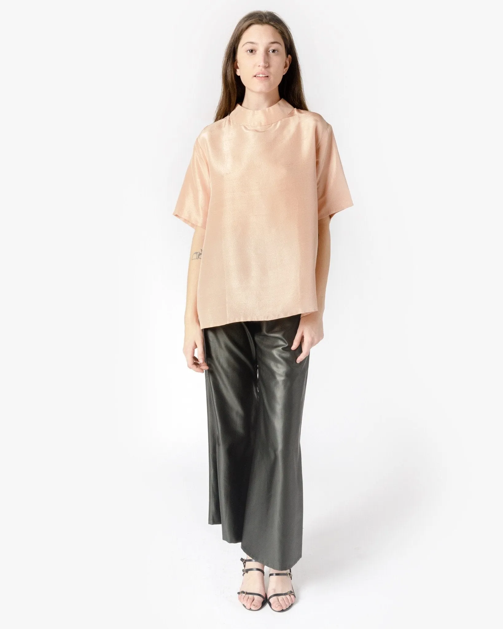 Amber Short Sleeve Silk Mockneck Top in Peach