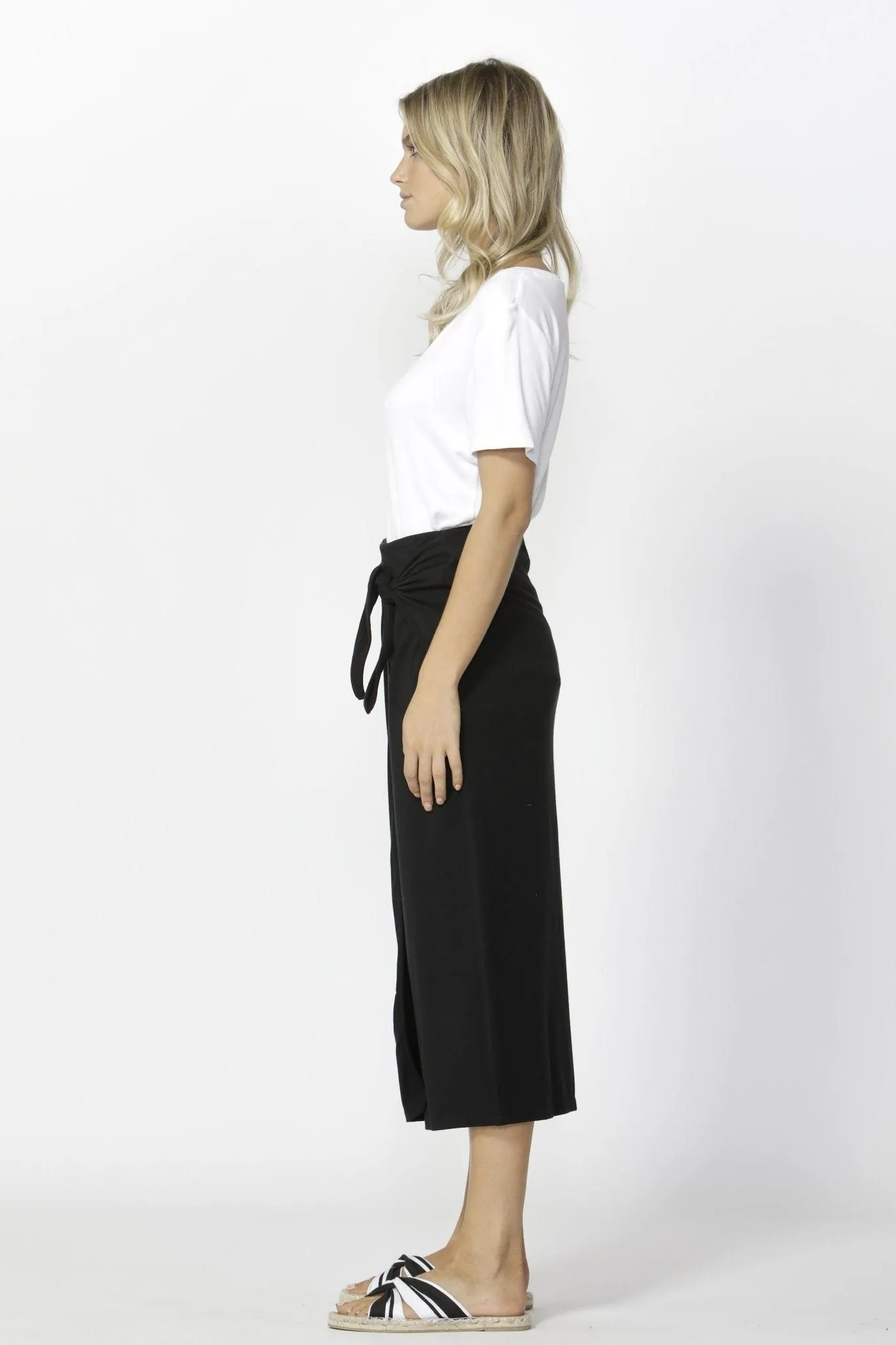 Betty Basics Lana Midi Skirt in Black