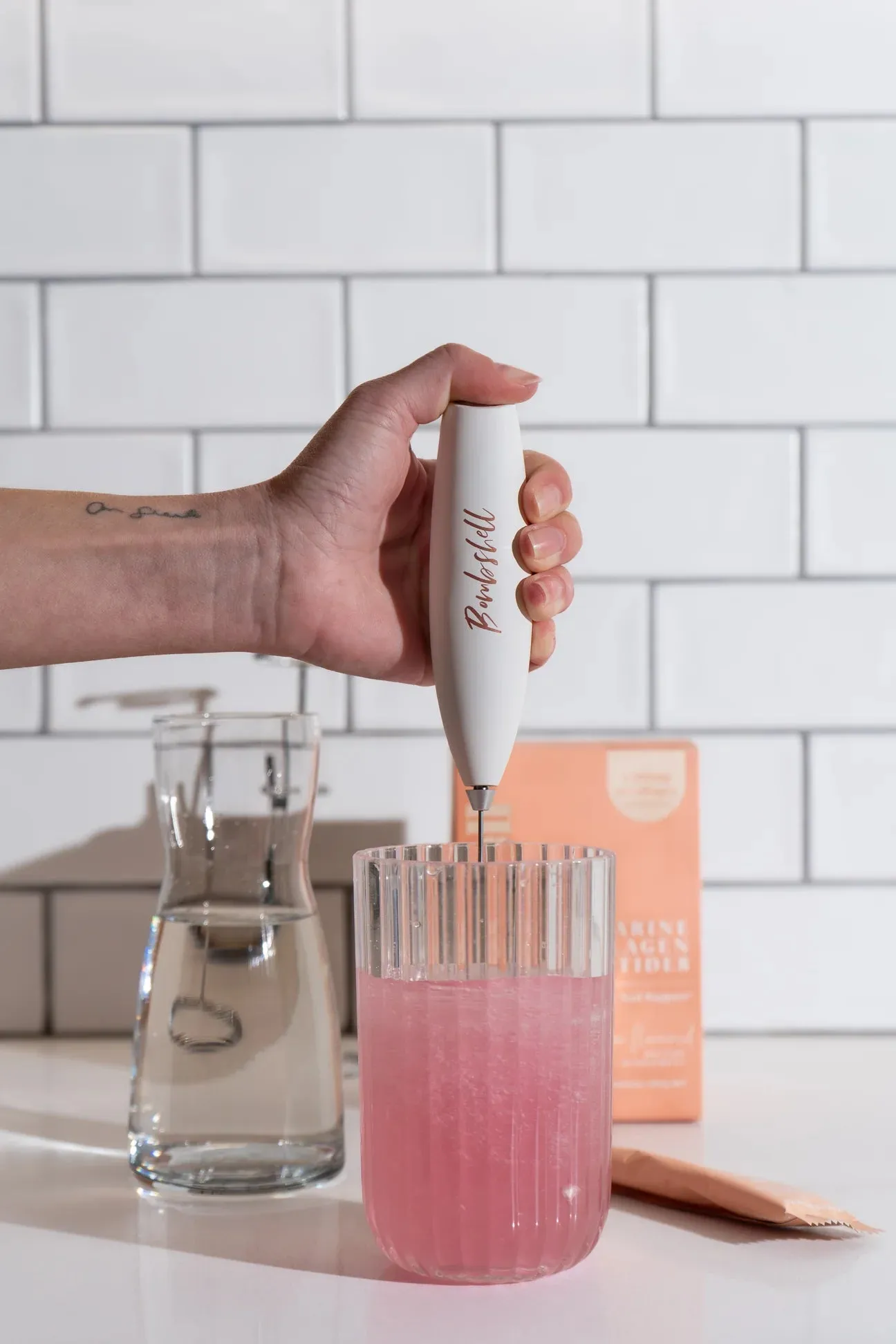 BOMBSHELL BLEND: PREMIUM WIRELESS MILK FROTHER & WHISK